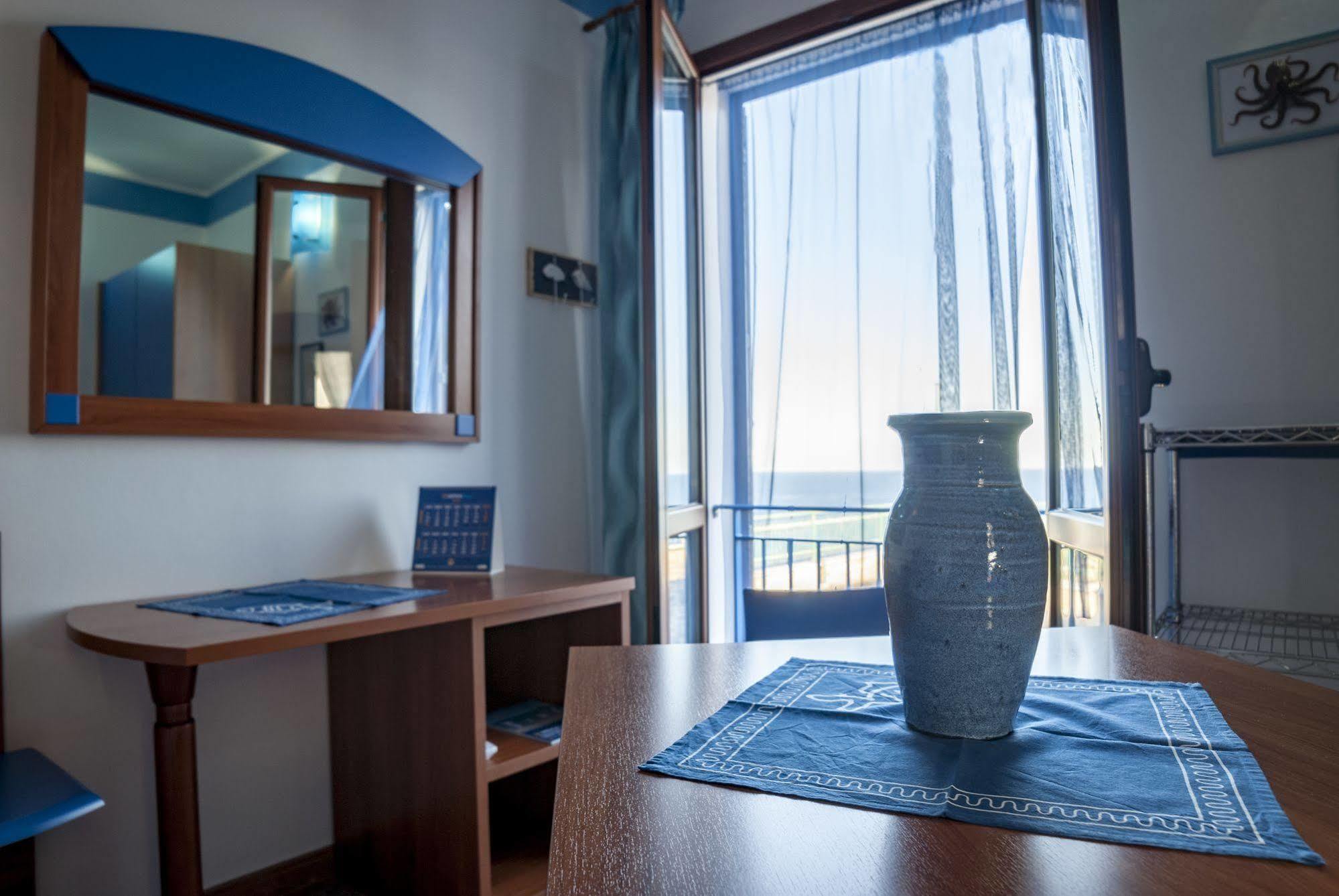 Sogni Nel Blu Aparthotel Isola di Ustica Eksteriør bilde